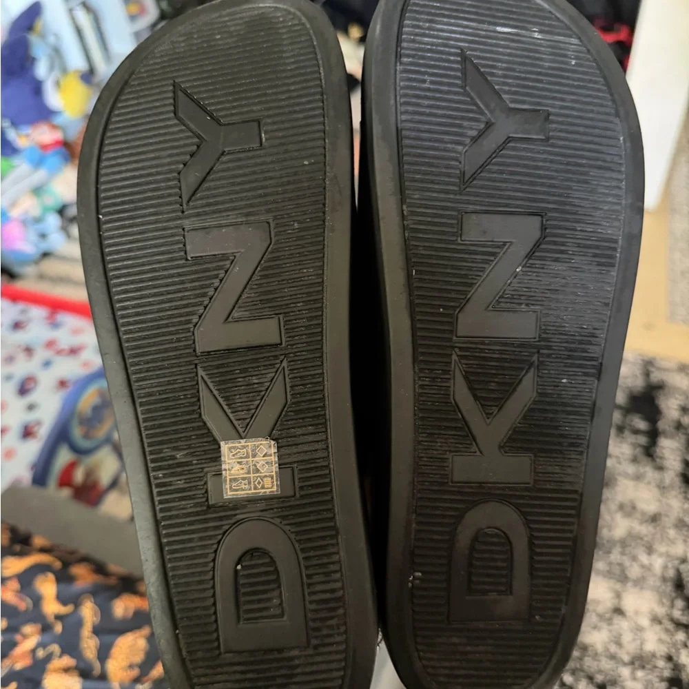 DKNY women’s size 10 black Slide Sandals with Silver Buckle - Picture 4 of 4